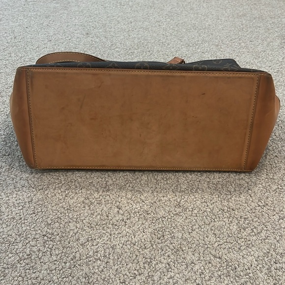 Louis Vuitton Cabas Mezzo - Picture 11 of 16